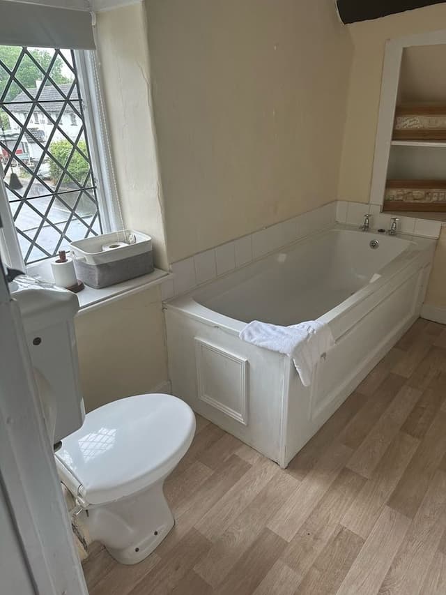 Basic Double Room, Ensuite