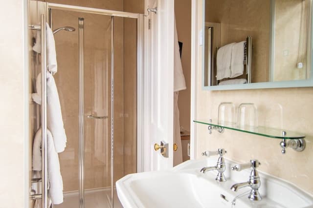 Double Room, Ensuite (Room 4 )