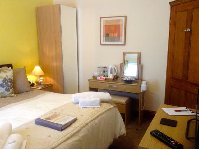 Double or Twin Room, Ensuite (Orchid)