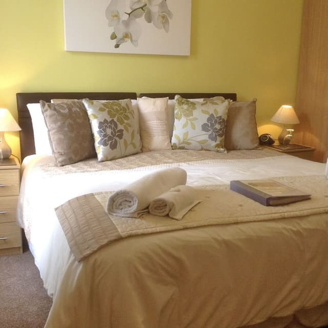 Double or Twin Room, Ensuite (Orchid)