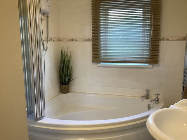 Double or Twin Room, Private Bathroom (Rose)