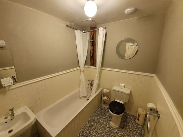 Suite, Ensuite (Harris, 1st Floor)