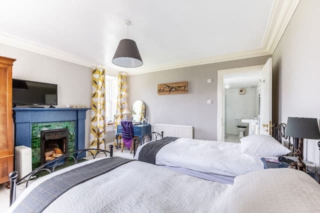 Suite, Ensuite ( Iona Ground Floor)