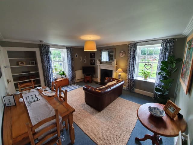 Iona Ground Floor-Suite-Cottage-Ensuite with Shower-Countryside view