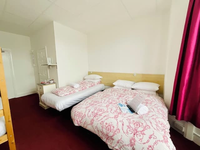 Family Room (2 Adults & 3 Children)