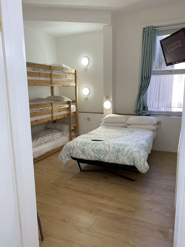 Family Room (2 Adults & 3 Children)