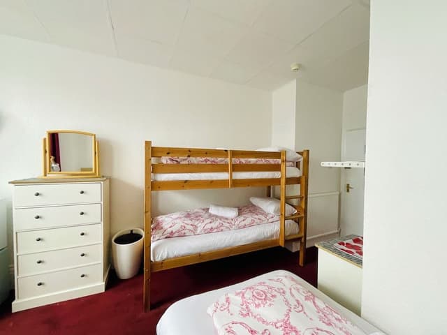 Family Room (2 Adults & 3 Children)