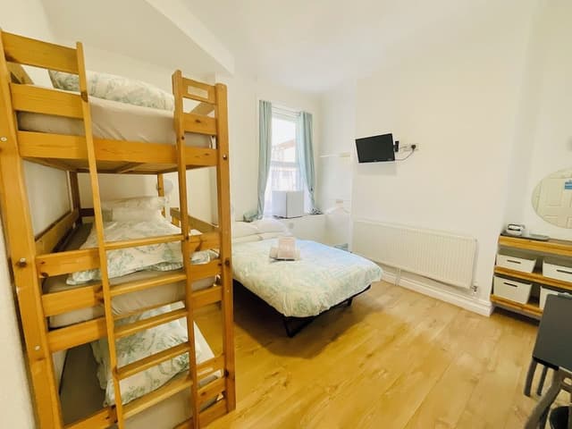 Family Room (2 Adults & 3 Children)