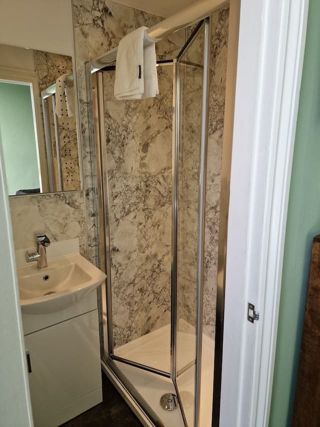 Standard Twin Room, Ensuite