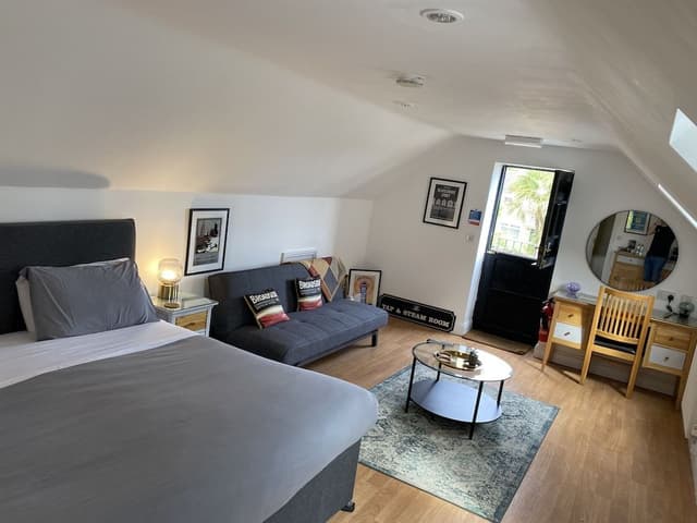 Double Room, Ensuite (The Broadside Room)