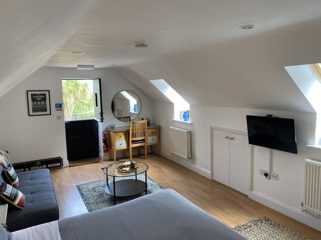 Double Room, Ensuite (The Broadside Room)