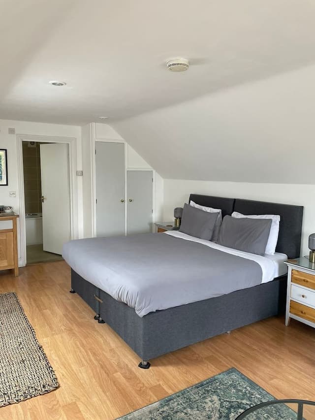 Double Room, Ensuite (The Broadside Room)