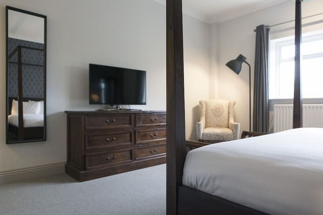 4 Poster Suite