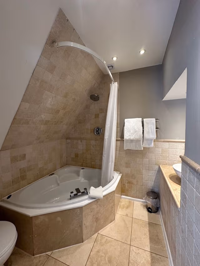 Executive Suite, Ensuite