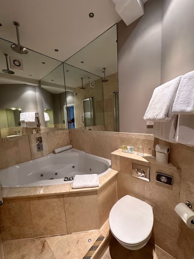 Executive Suite, Ensuite