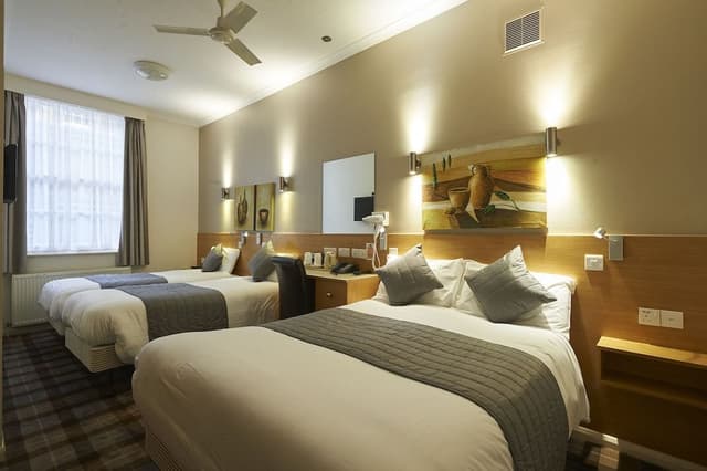 Triple Room