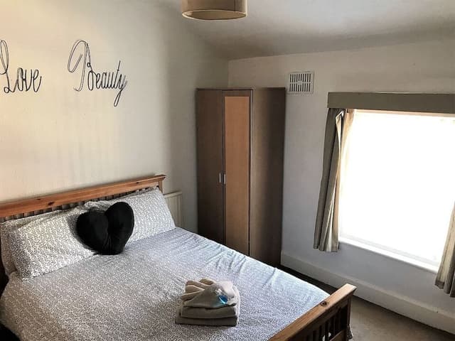 Suite, Shared Bathroom (room 7)