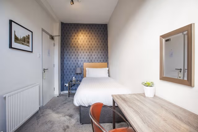 Single Room with Private Separate Bathroom