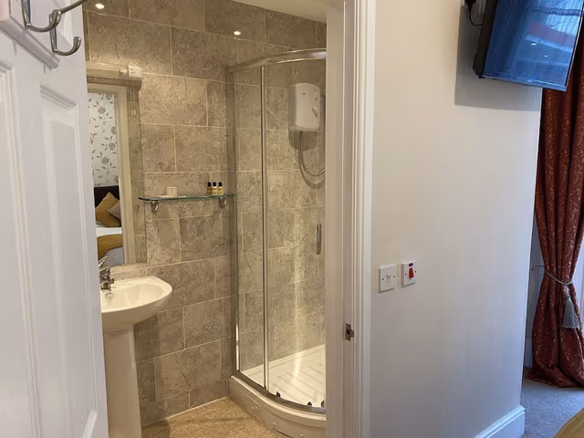 Standard Double Room, Ensuite (Ground Floor Rm1)