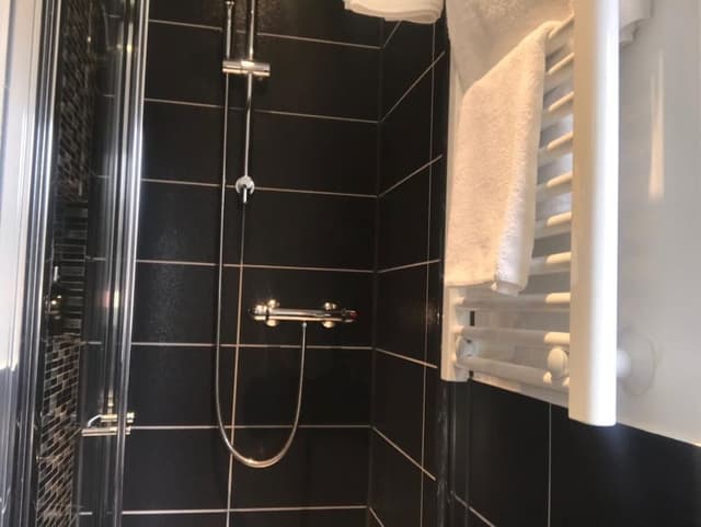 Small Double Room Ensuite