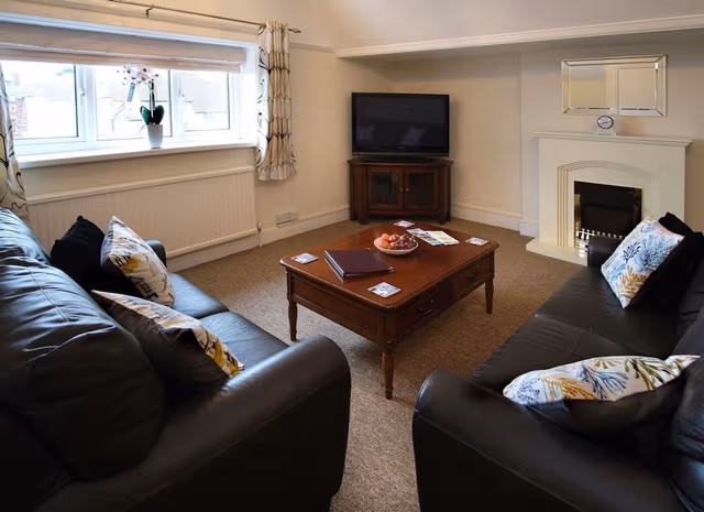 Luxury Apartment, Ensuite, Sea View (Penthouse Sleeps 4)
