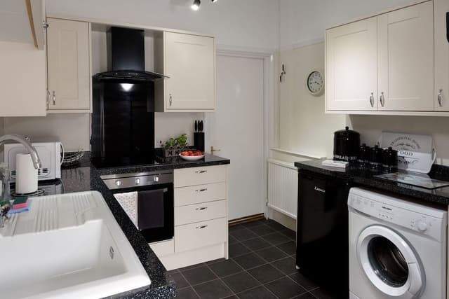 Luxury Apartment, Ensuite, Sea View (Penthouse Sleeps 4)