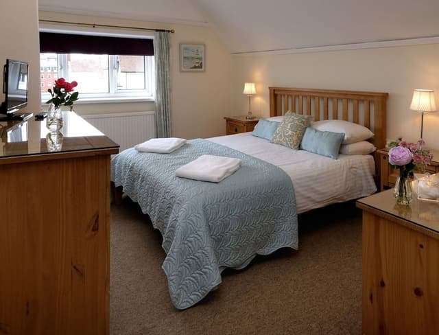Luxury Apartment, Ensuite, Sea View (Penthouse Sleeps 4)