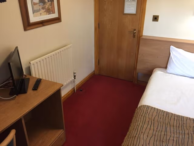 Basic Single Room, 1 Twin Bed, Shared Bathroom