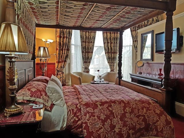 Luxury Room (Four Poster)