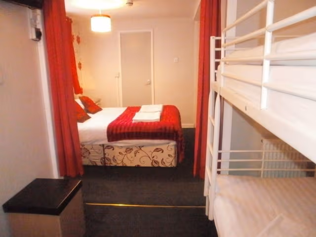 Family Suite, Ensuite (Room 9, sleeps 4)