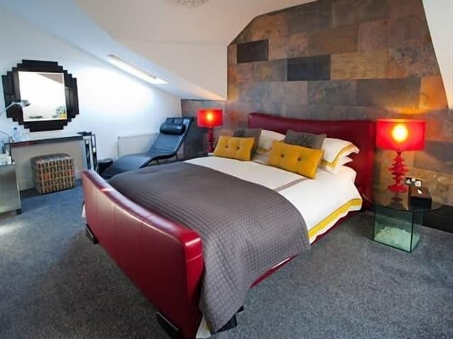 Double Room (Room 8)