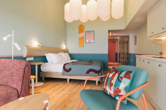Large Studio, King bed, Bunkbed