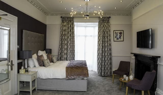 Superior Suite, 1 King Bed with Sofa bed, Jetted Tub