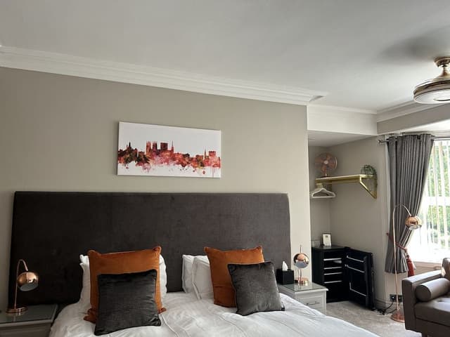 Luxury Superking/Twin En-suite Room