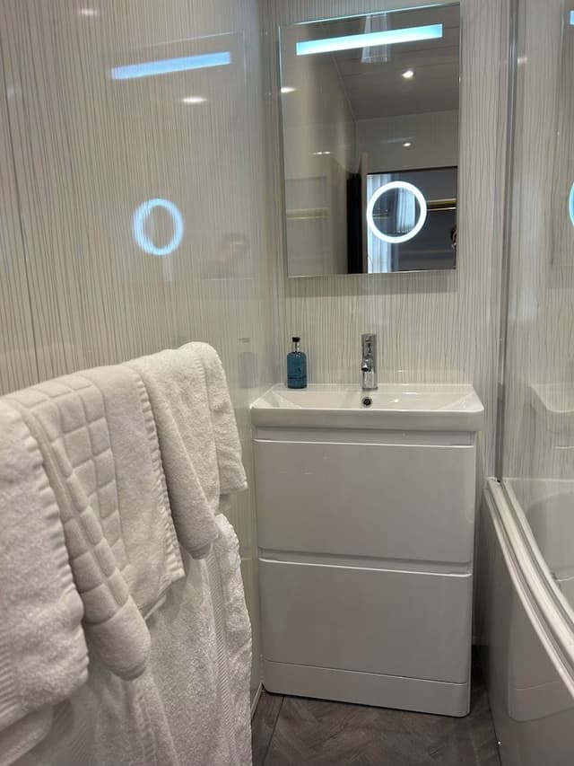 Luxury Superking/Twin En-suite Room