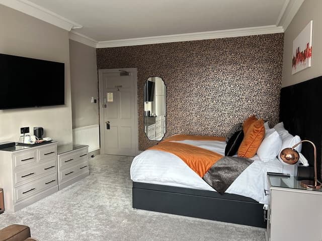 Luxury Superking/Twin En-suite Room
