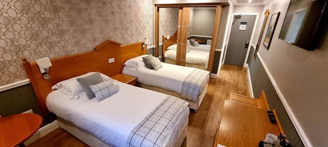 Standard Twin Room, Ensuite