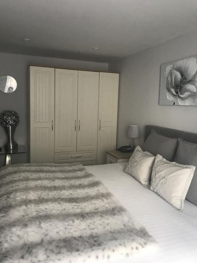 Premium Suite, Ensuite (An adjoning annex suite )