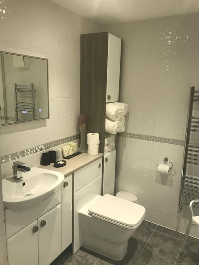 Premium Suite, Ensuite (An adjoning annex suite )