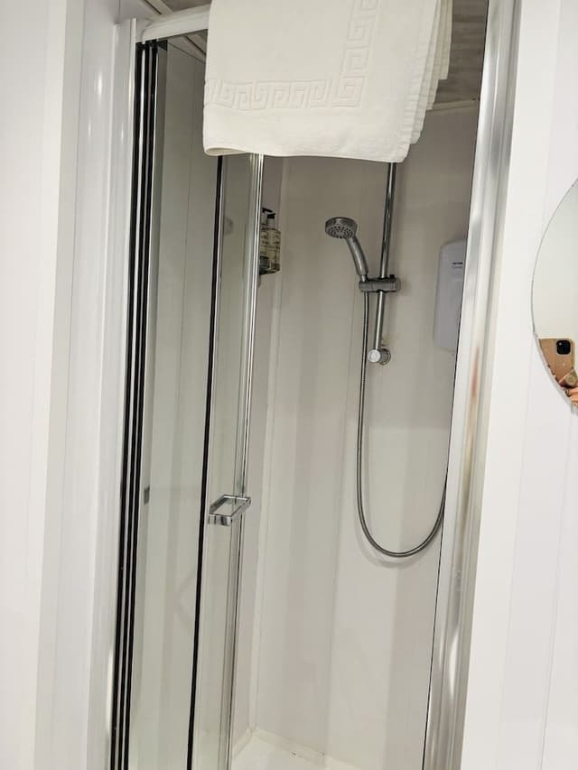 Single Room, Ensuite (Room 2)