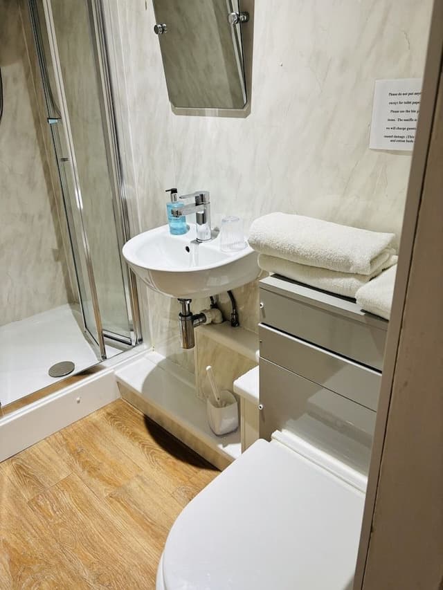 Twin Room, Ensuite