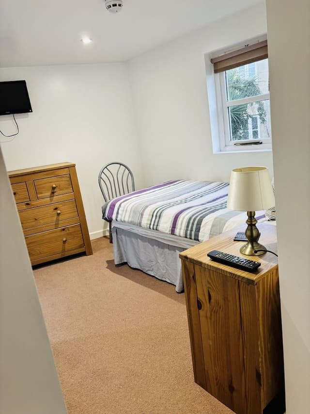 Suite, Ensuite (1 - 2 Adults & 1 Child )