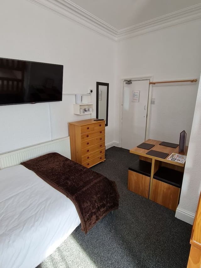 Family Room (2 Adults + 2 Children)