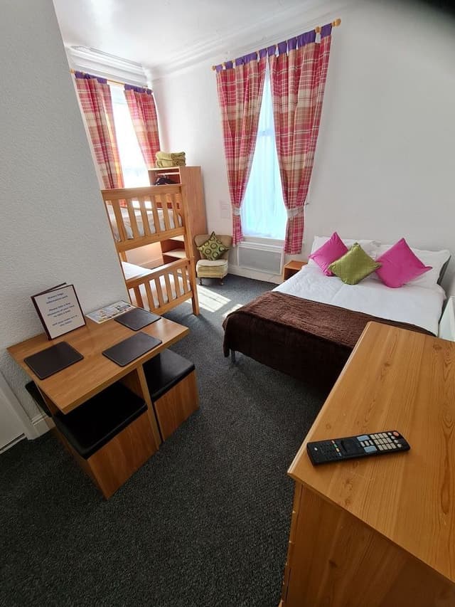 Family Room (2 Adults + 2 Children)