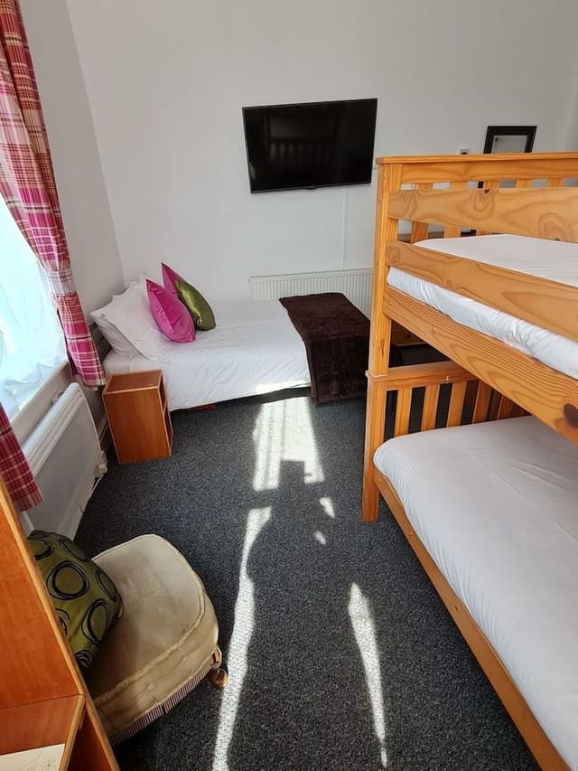 Family Room (2 Adults + 2 Children)