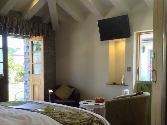 Deluxe Double or Twin Room, Ensuite (4)