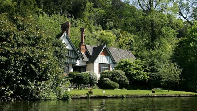 Cottage (Spring)