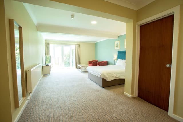 Standard Room, 1 King Bed, Non Smoking, Balcony