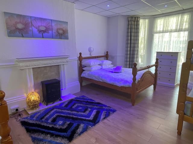 Family Room, Ensuite (2 adults + 3 children)
