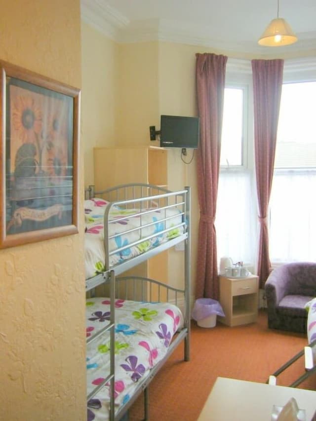 Quadruple Room, Ensuite (2 adults + 2 children)